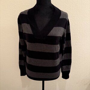 GAP Women's Size M Black/Grey Sweater